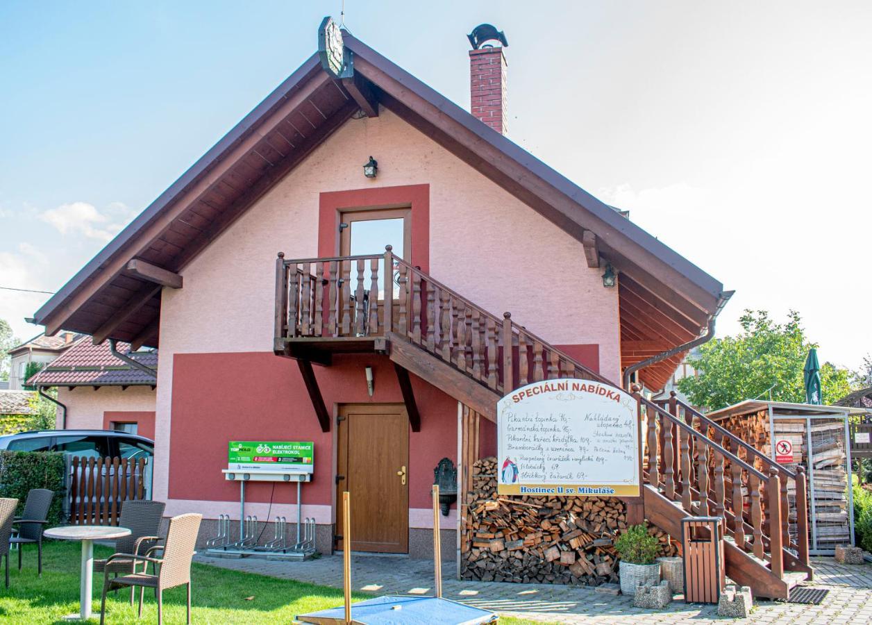 Hostinec A Penzion U Sv. Mikulase Hať Екстериор снимка